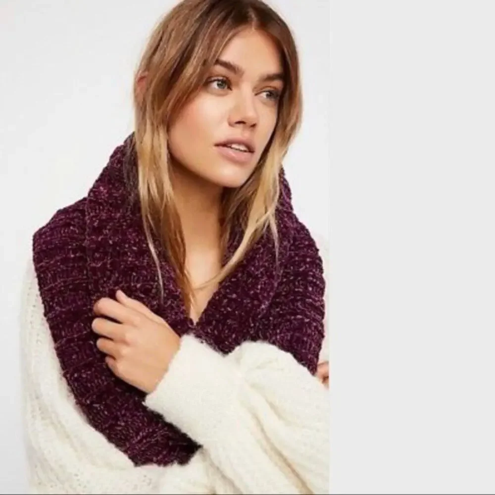 FREE PEOPLE Love Bug Twisted Chenille‎ Cowl Infinity Scarf - Girly Cozy Winter